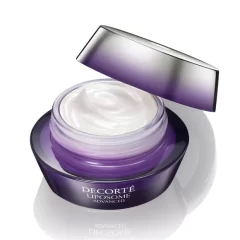 Alternative view of سرم ترمیم کننده لب لیپوزوم پیشرفته دکورته