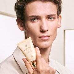 Alternative view of کرم ضد آفتاب  کلی د پاو