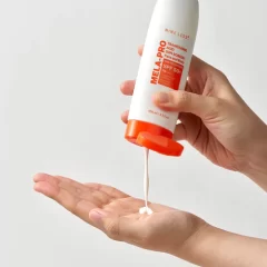 Alternative view of ضد آفتاب ملا-پرو ترانکسامیک اسید ناین‌ لس