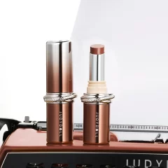 Alternative view of رژ لب استی شاین جودی دال